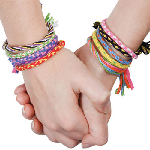 MAKE YOUR OWN FRIENDSHIP BRACELET WHEEL ACTIVITY KIT - EDUCATIONAL TOY ...